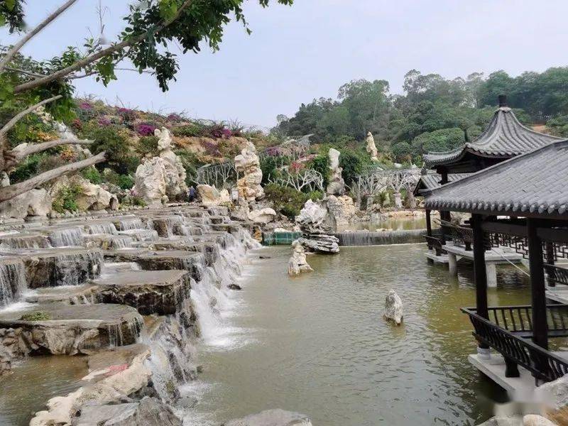 "天南独秀凤凰园"6万元征集园门上联启事