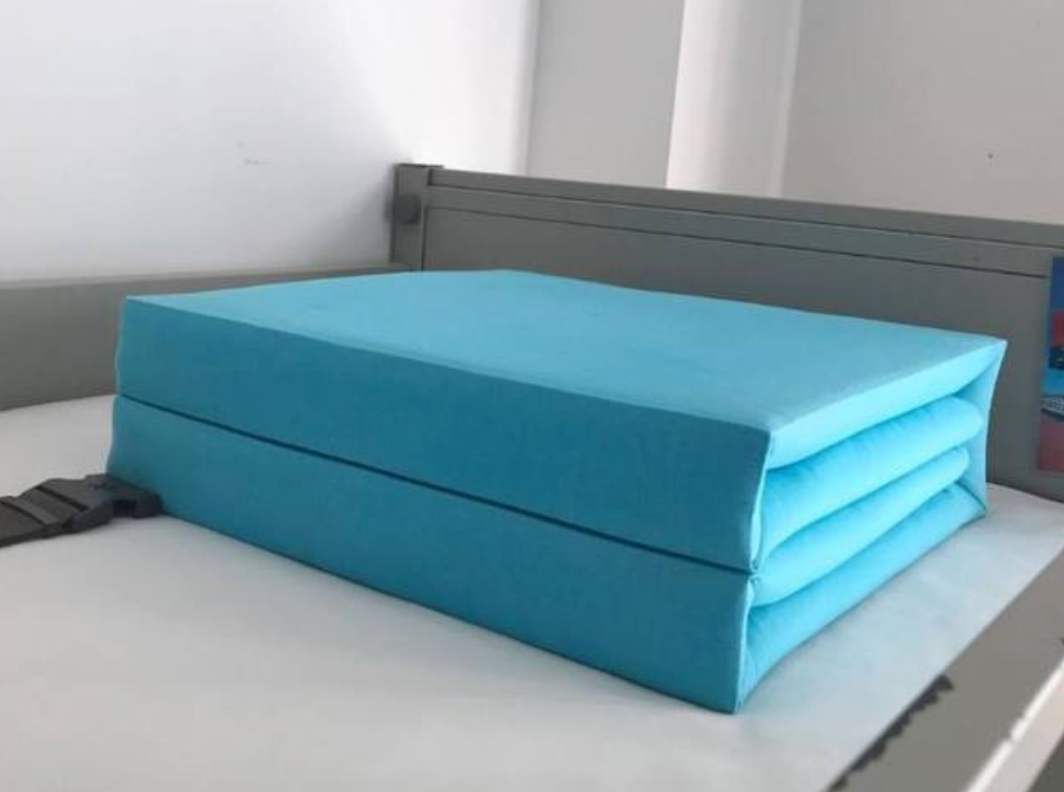 中美女兵宿舍对比:我国女兵宿舍井井有条,美国女兵宿舍却很随意