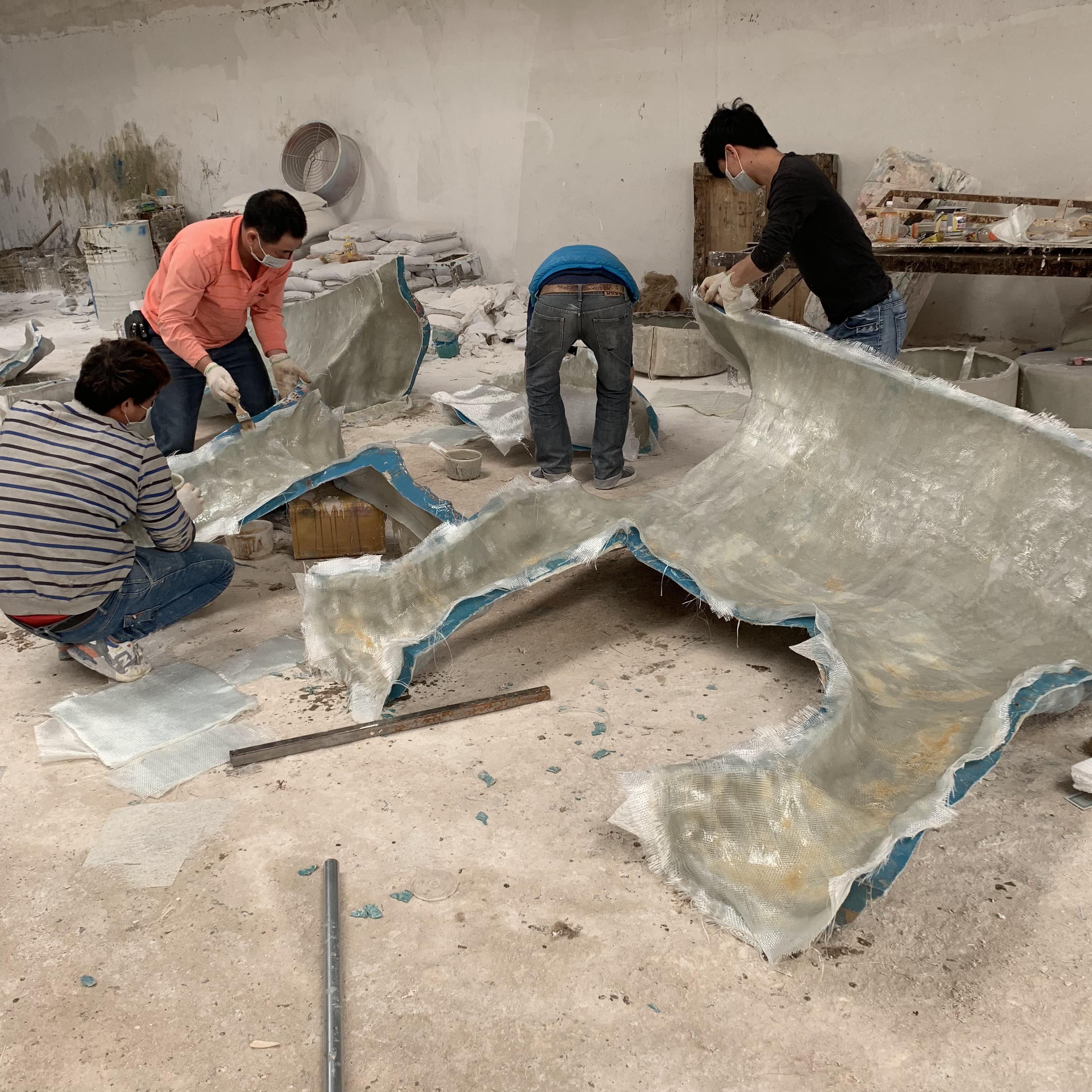 玻璃钢雕塑表面打磨修补 baijiahao.baidu.com