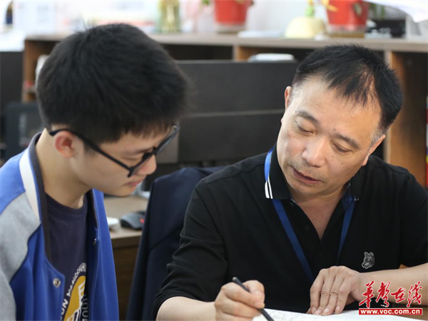 程德华:教学"高手" 奥赛"里手" 带班"能手"