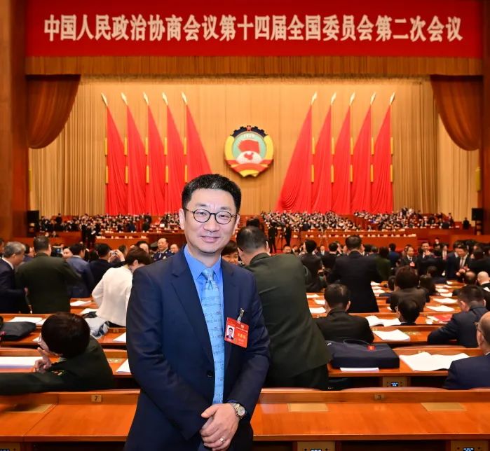 全国政协委员李心草,吴碧霞积极建言献策