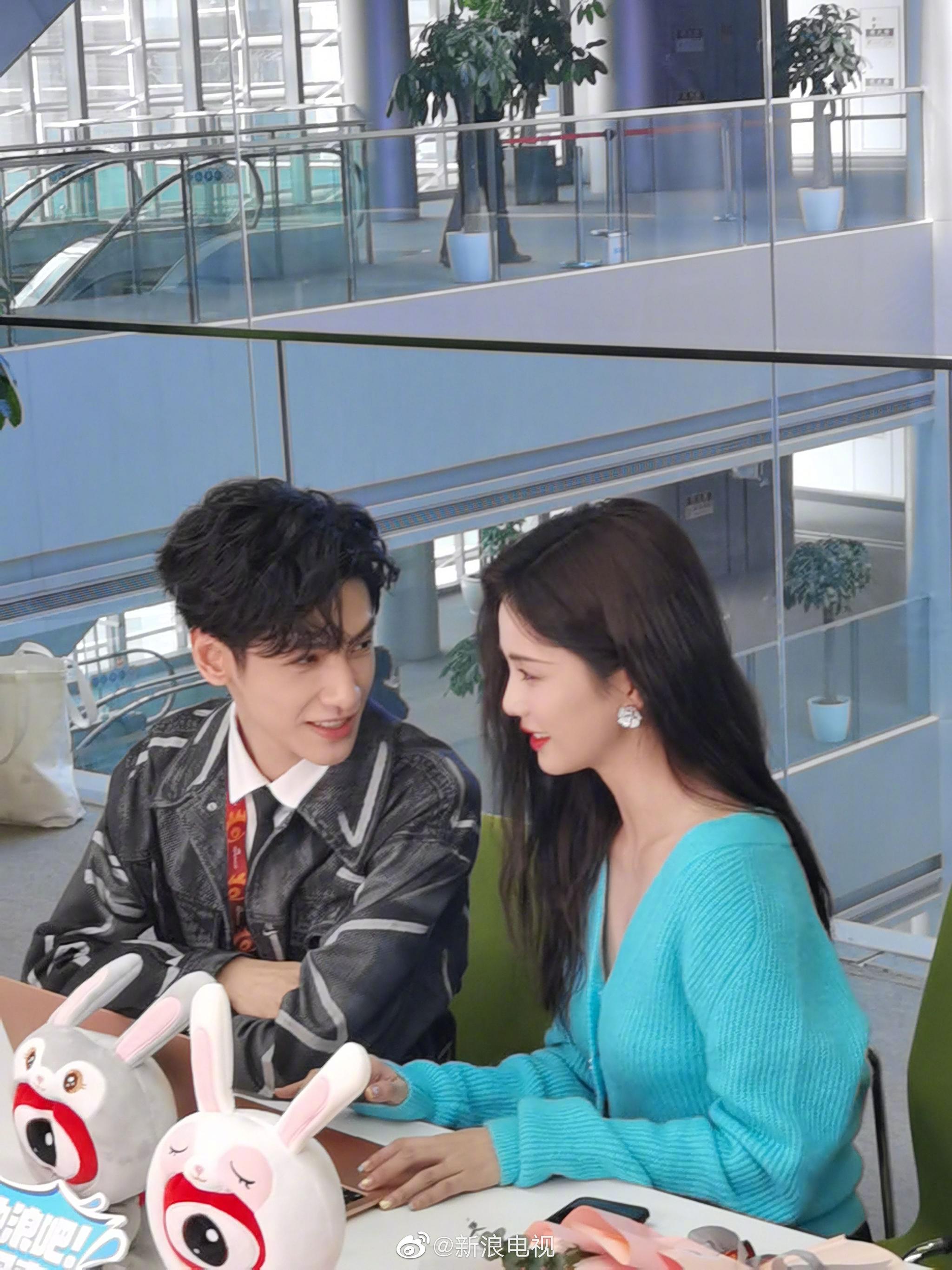 《长月烬明》主演罗云熙,白鹿合体新浪扫楼,生图强过精修!