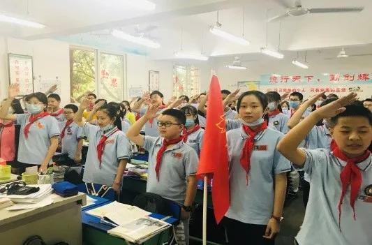 作别多彩童年,迈进青春年华——绵阳市第二中学