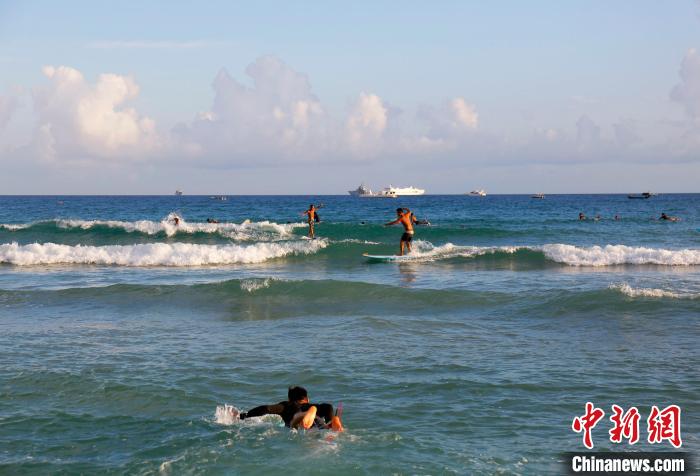 大东海冲浪图片