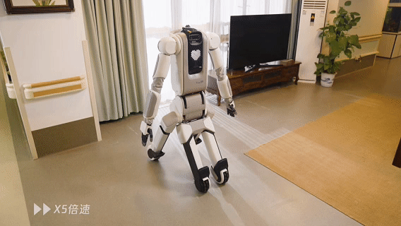 腾讯最新机器人"小五"亮相!