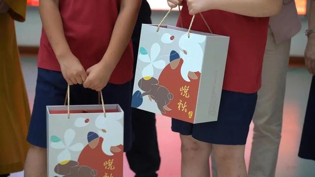 特别的爱给特别的你!"折翼天使"收到了这样一份中秋礼物