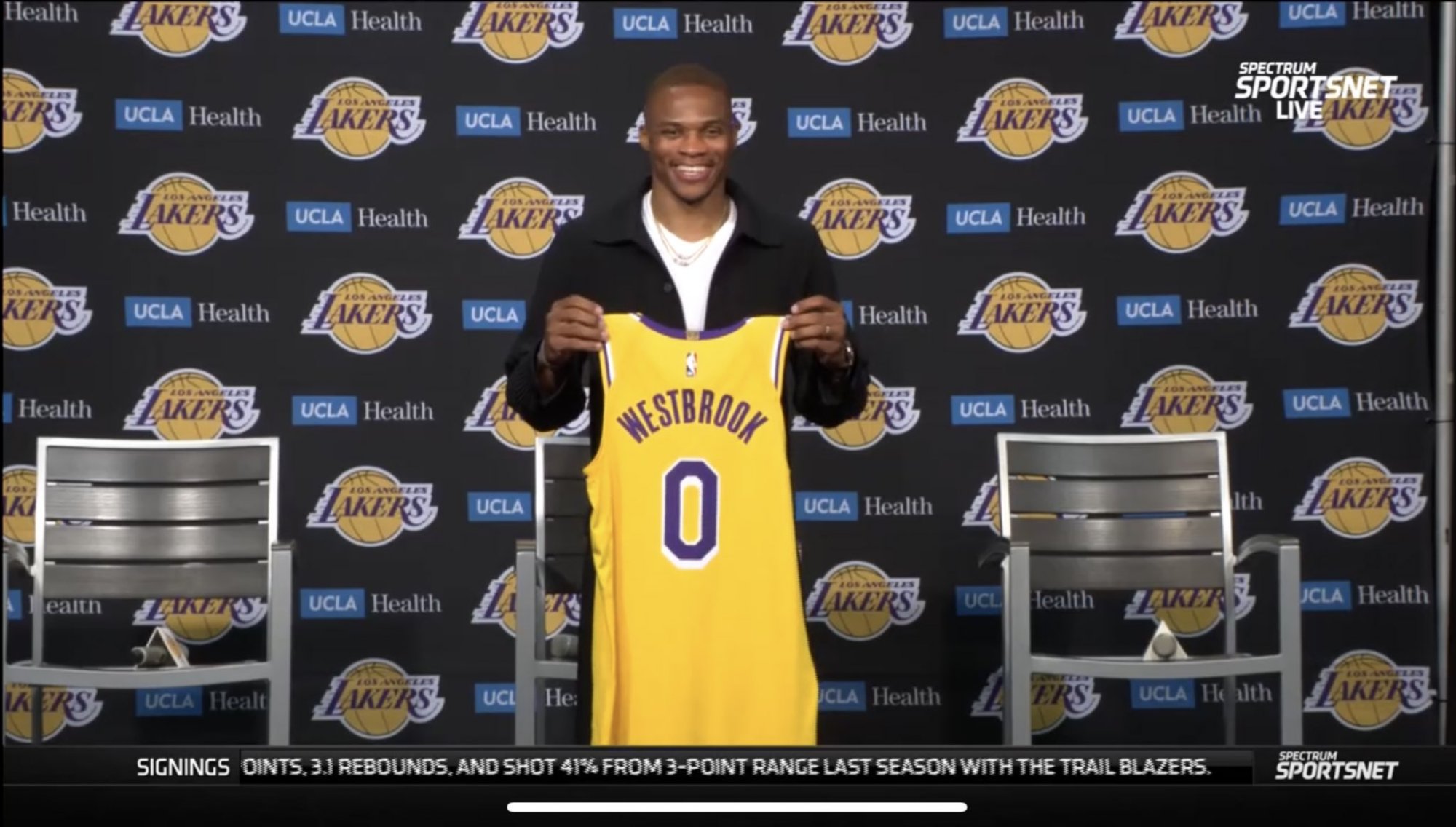 威少亮相!手持湖人0号球衣,目标总冠军,加盟湖人感觉不真实!