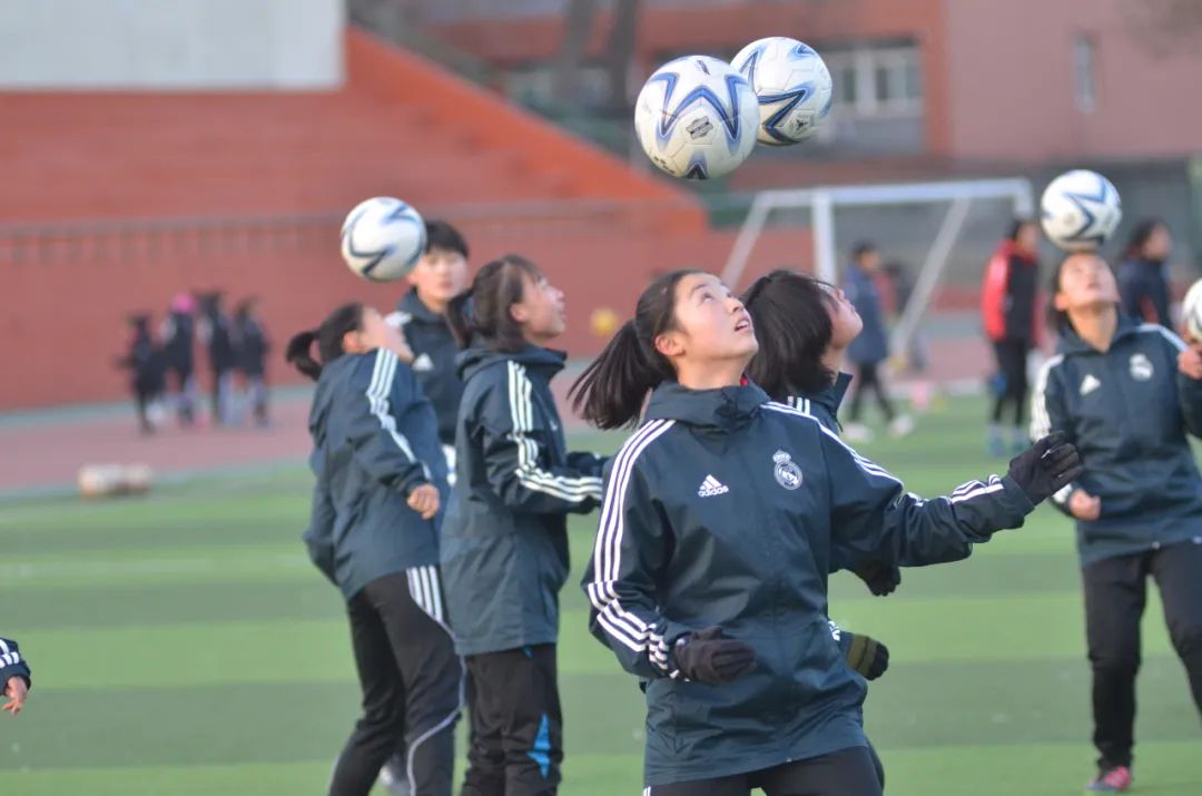 保定一中女子足球队成为首支实现中国高中足球锦标赛三连冠的队伍