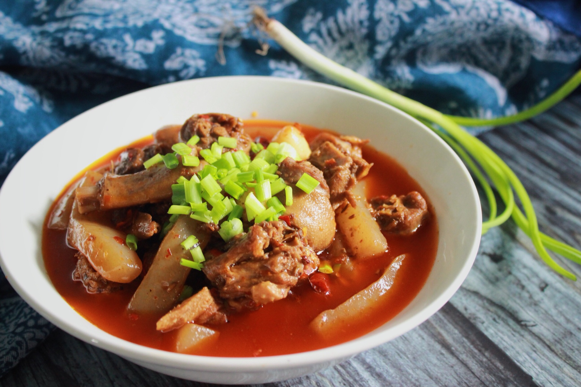 养生人士都说好的经典川菜 魔芋烧鸭子 你想试试吗?