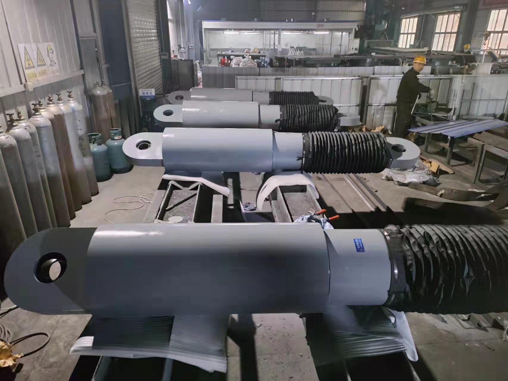 粘滞阻尼器生产厂家,好的设备生产优质产品