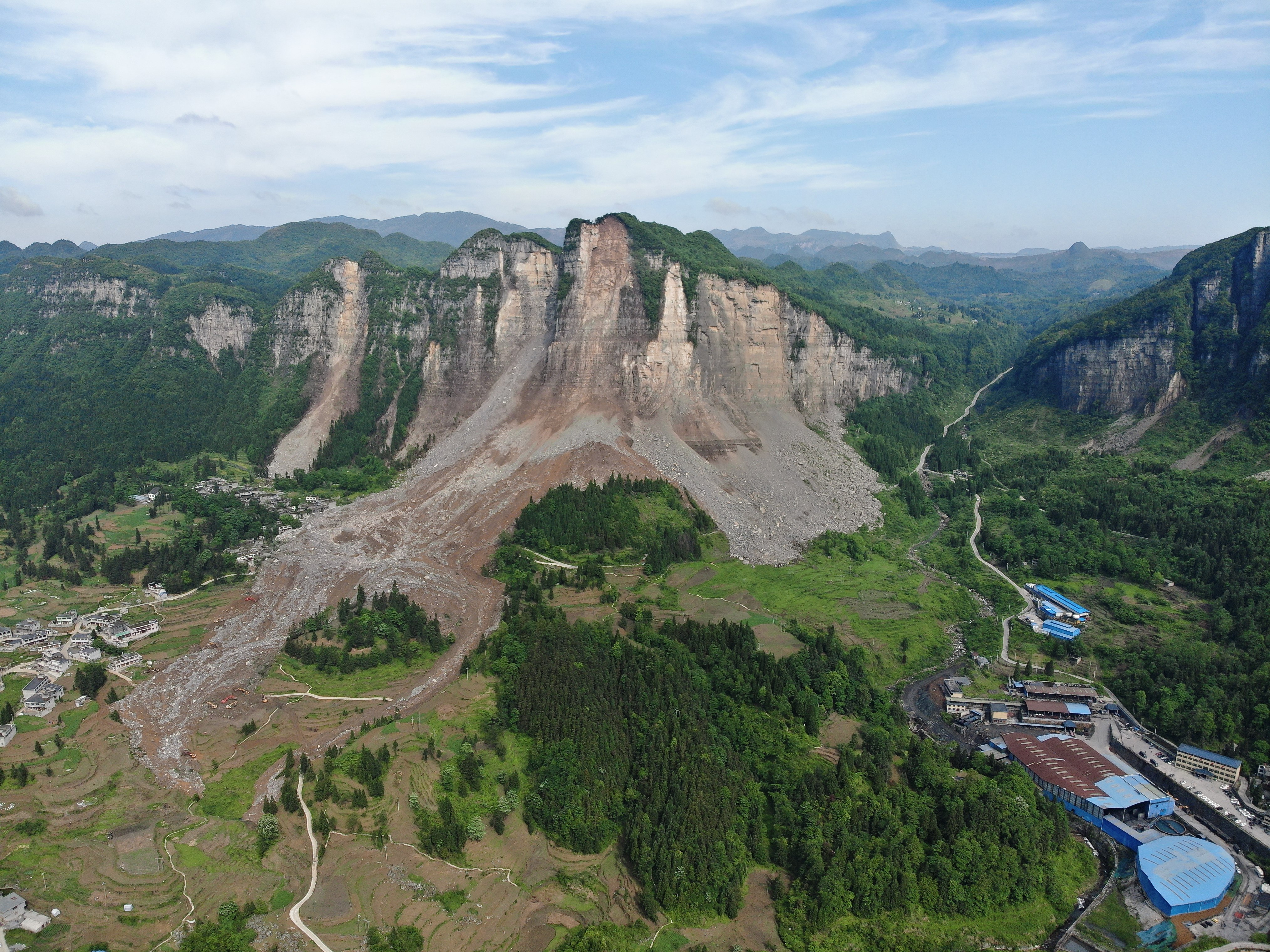 多图直击|贵州织金"5.8"山体崩塌救援现场