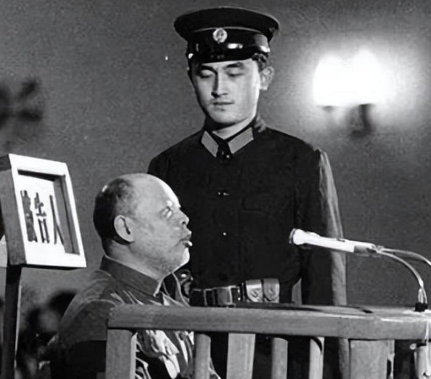 引言 从姚文元在他妻子墓碑上留下的四个字和一首词,可以看出,这个