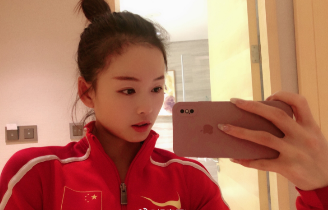 中国竞走女神被判犯规!冲过终点线后,双膝跪地不起,太心疼了