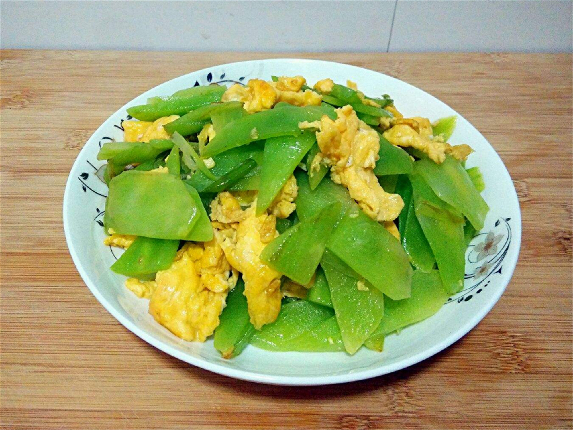 莴苣炒鸡蛋,教你详细做法,莴苣清脆爽口,鸡蛋软香好吃!