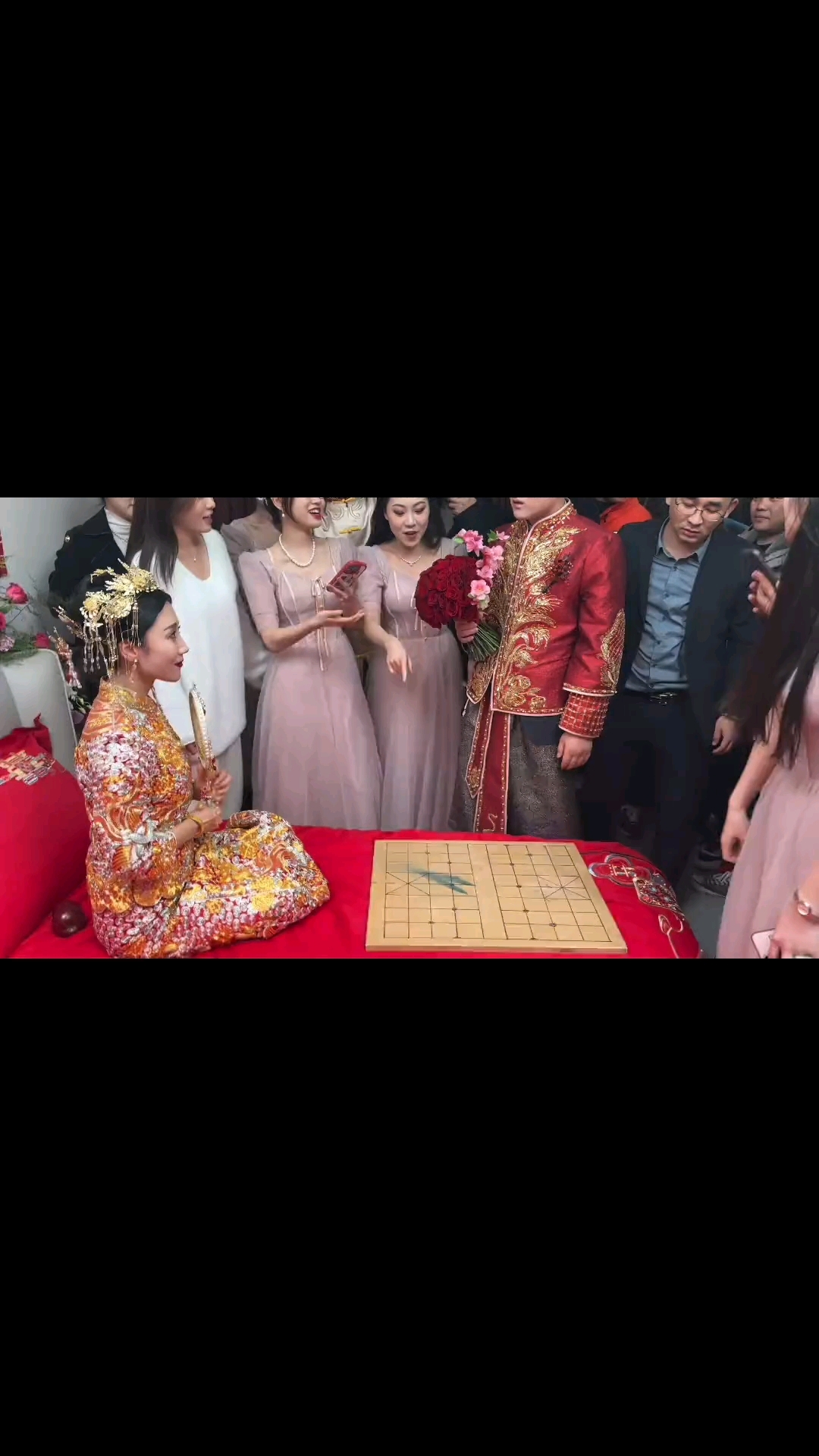 恭喜!千万粉丝王铁锤大婚,与老公远哥因棋结缘,现场仪式感十足