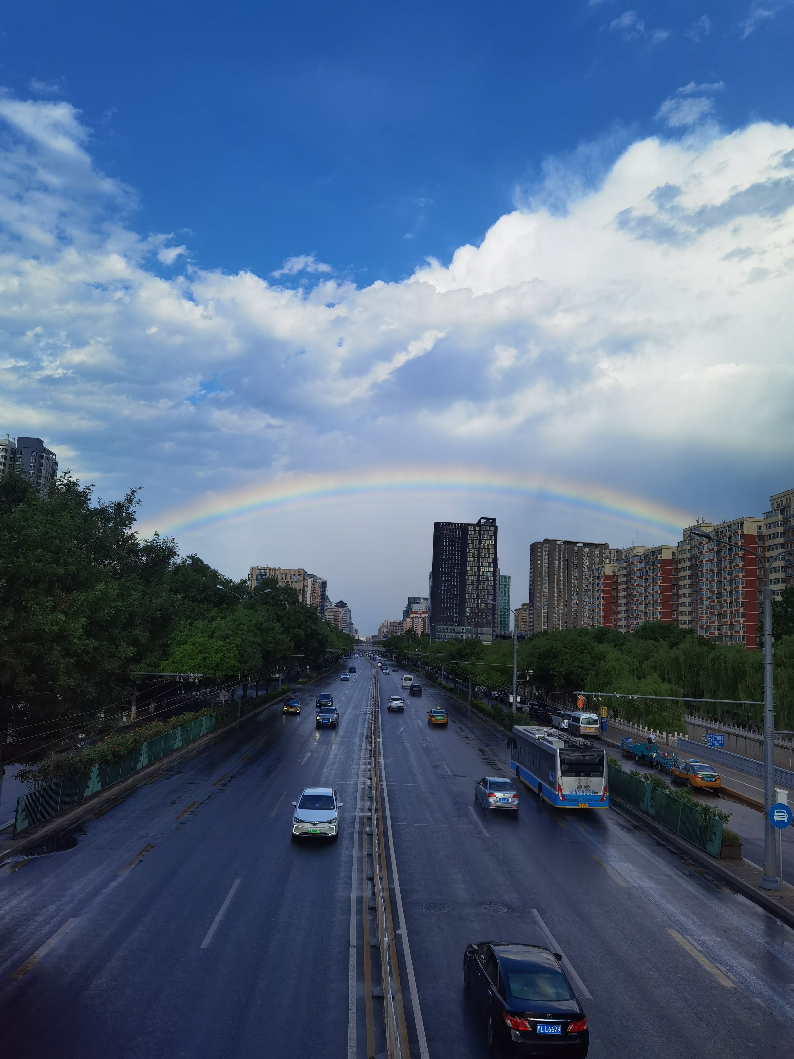 北京雨后现彩虹
