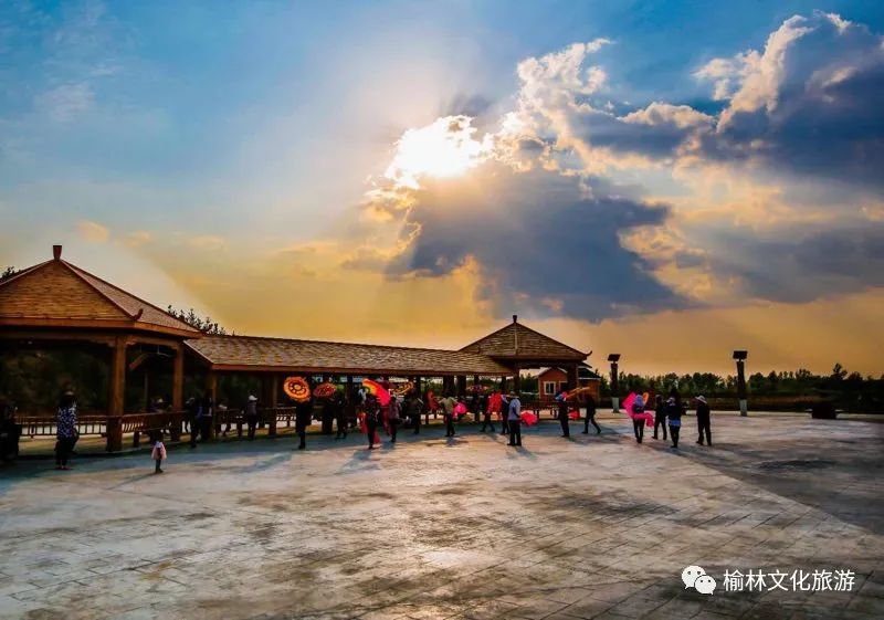 地址:榆林市榆阳区金鸡滩镇    三道河则草滩风情