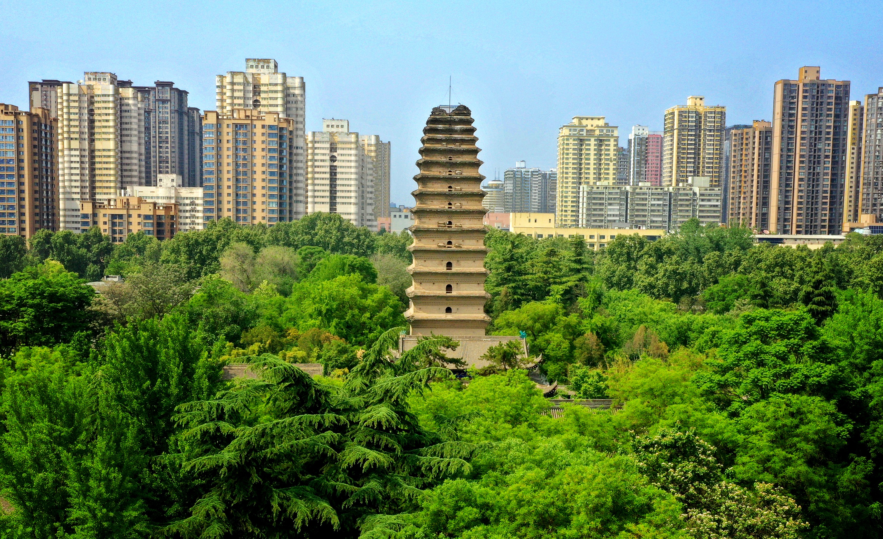 (新华全媒 )打卡古都西安的文化地标——小雁塔