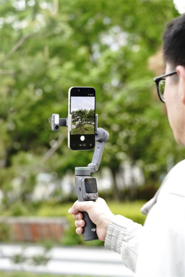 首创分体式遥控器！大疆Osmo Mobile 8P全能Vlog套装图赏