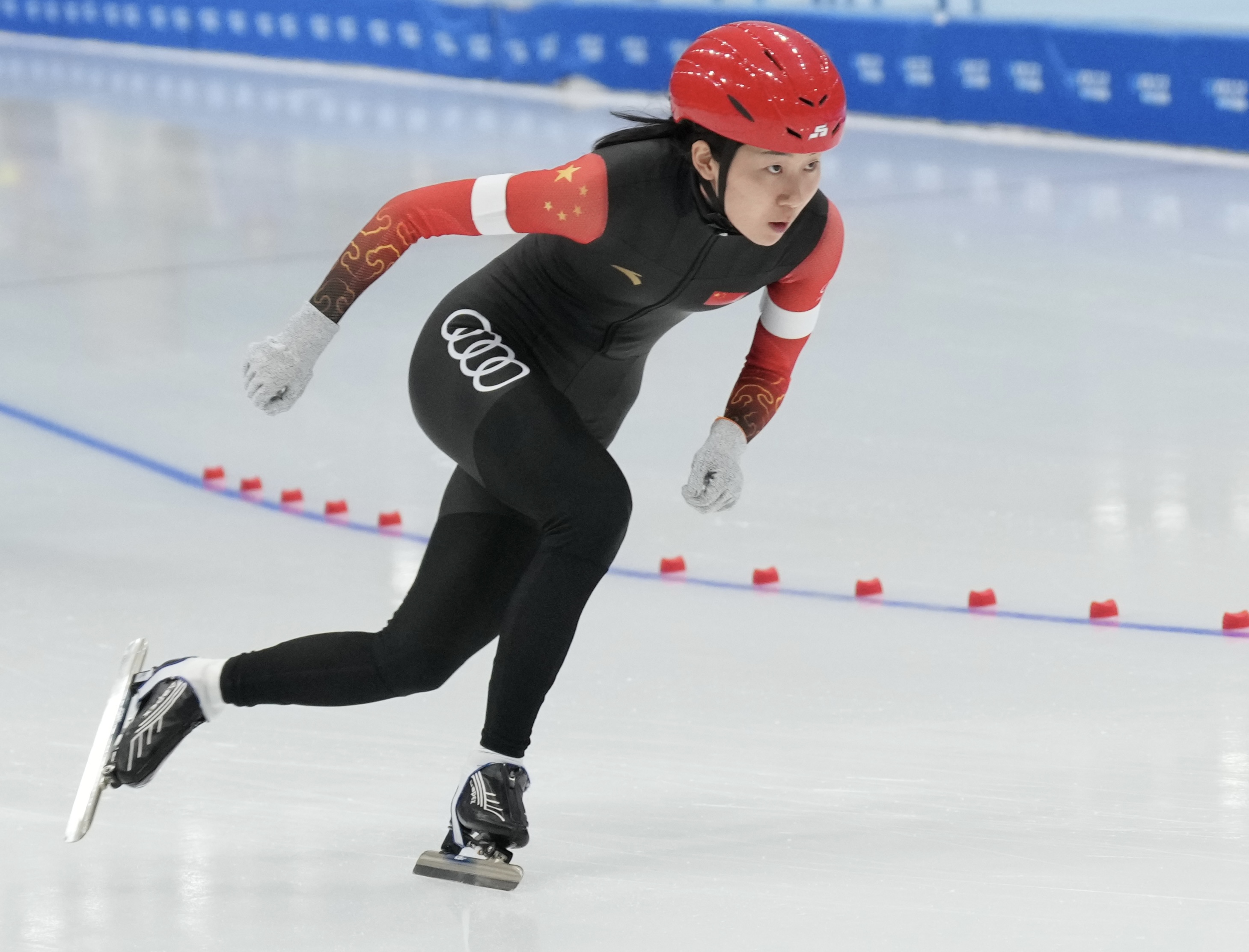 突破!韩梅获得速滑世界杯北京站女子3000米铜牌