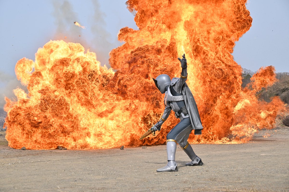 《虫王战队超王者》第8集预告:兄弟相残,国王之争