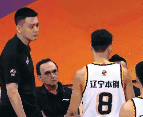 辽篮19点38晒49秒视频!菜鸟取代马壮 弗格老哈罕见同框 杨鸣害怕