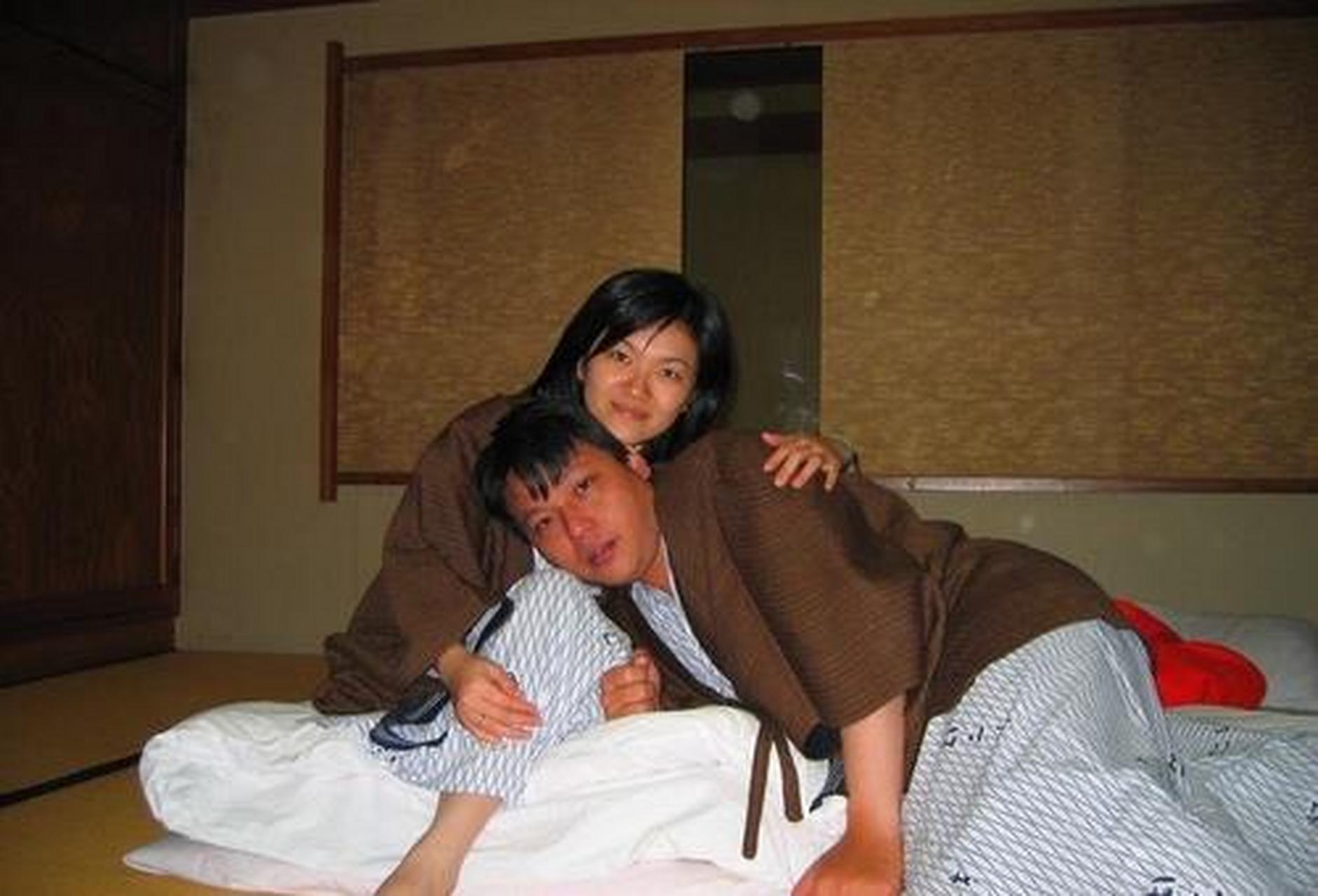 台湾名嘴谢寒冰老婆,在2007年因大肠癌不幸离世.