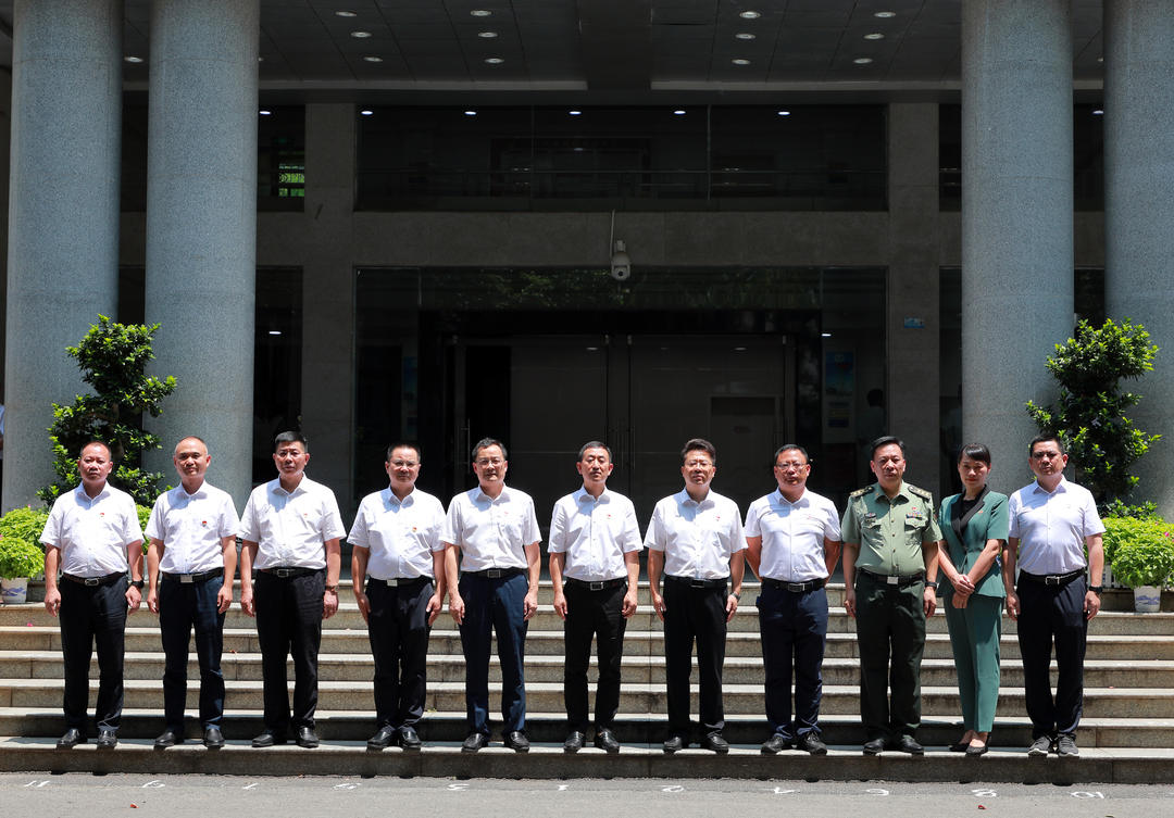 新一届中共新邵县委领导班子选举产生 陈历贤当选为县委书记