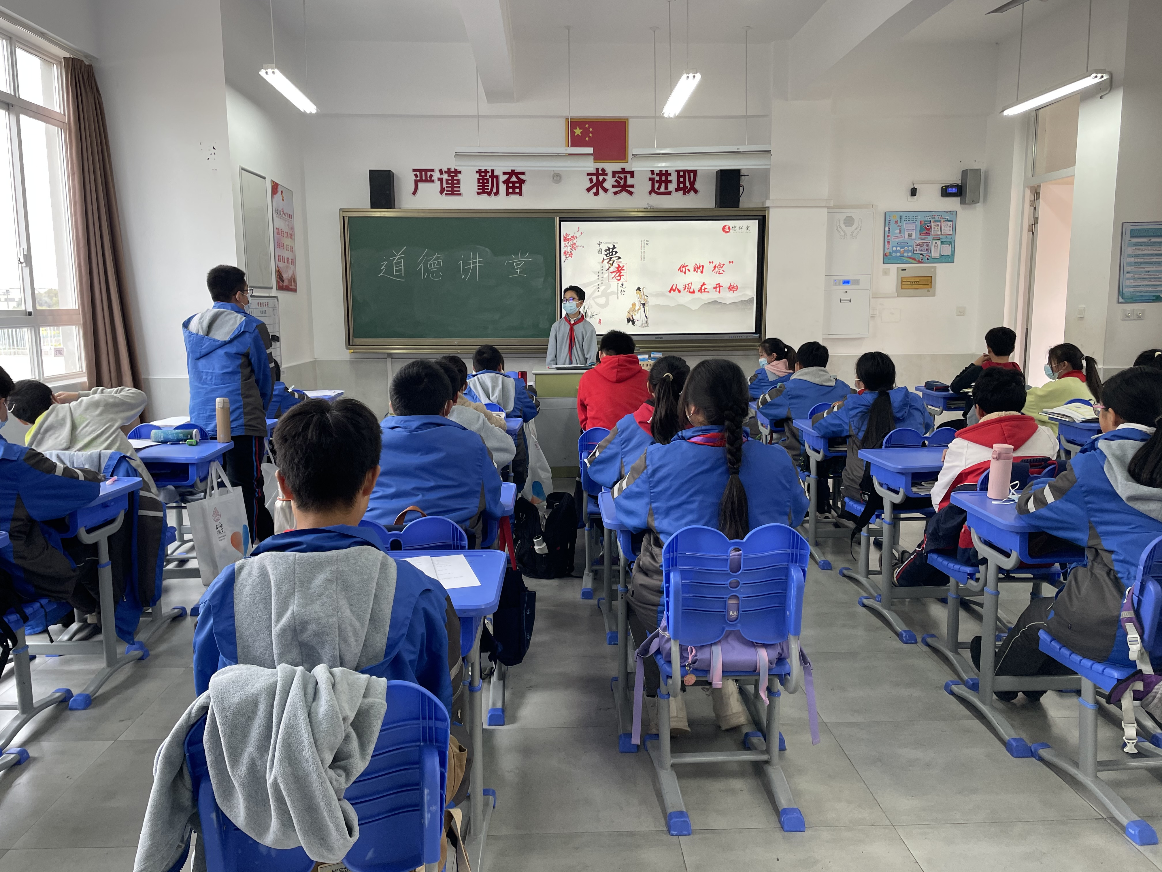 上海新场实验中学:共创上海市文明校园