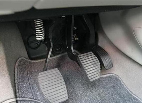 手动挡汽车挂空挡起步能走起来吗?