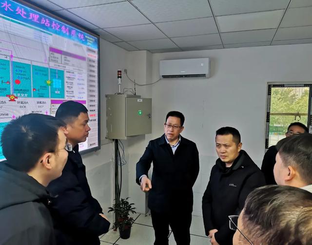 节后上班第一天,曾宪柏现场调度生活垃圾,生活污水治理工作