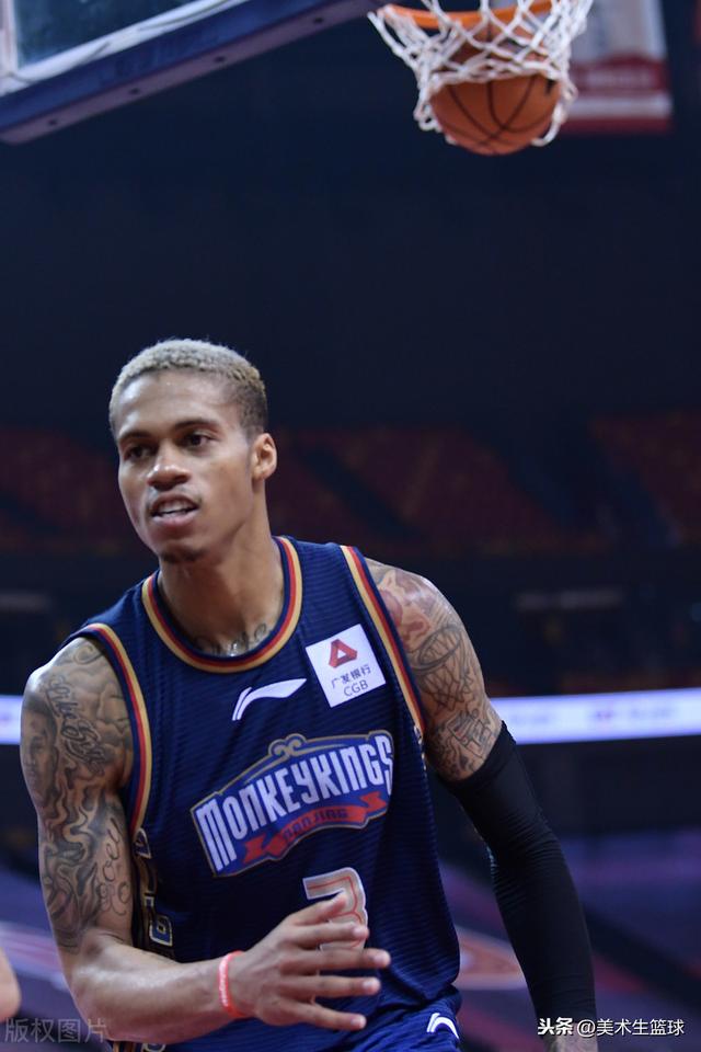 一人对抗一队约瑟夫杨又砍50 这不是cba的初衷