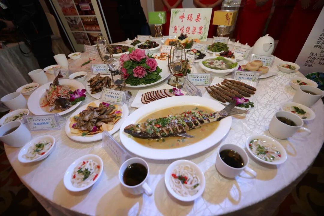 新疆冷水鱼宴图片