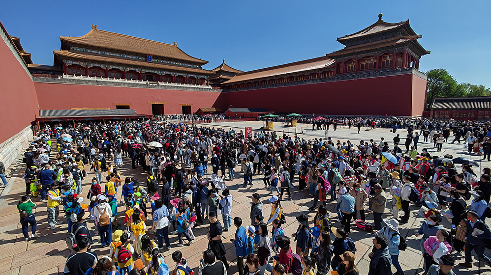 多地晒假期首日旅游成绩单:刷新"五一"文旅消费顶流场景