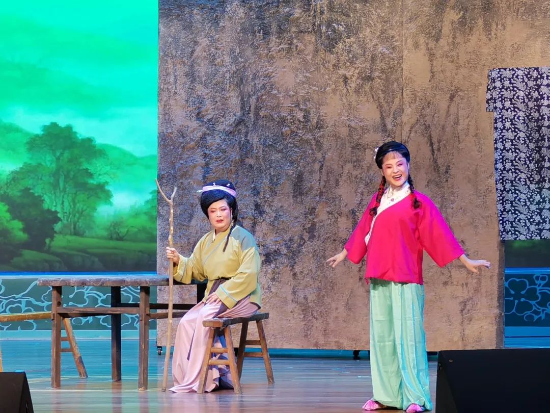 原创庐剧《慈母情》在泗泾上演