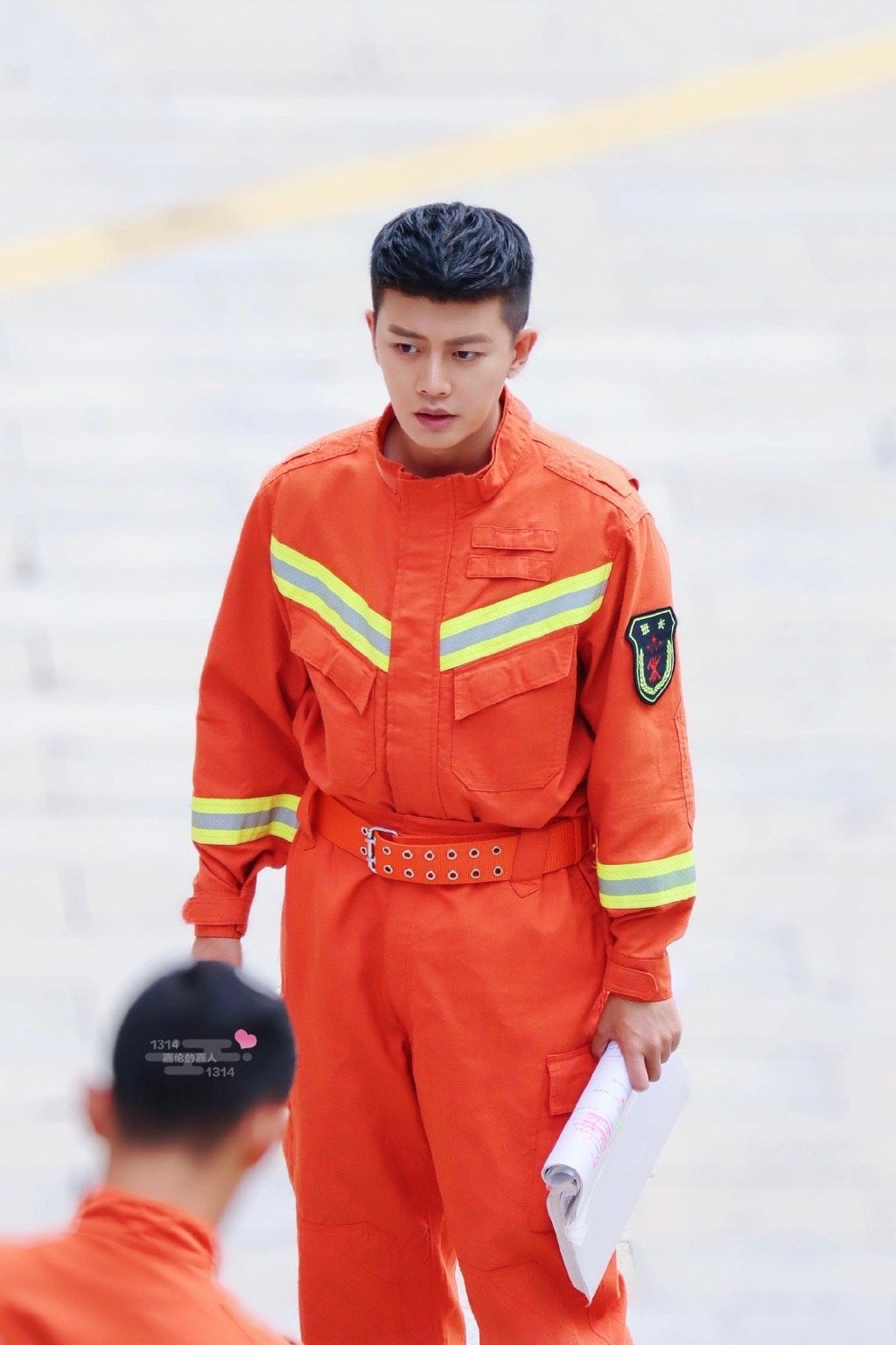 大橙子的周正帅气是成熟男人的魅力 来一波任嘉伦《蓝焰突击》消防服