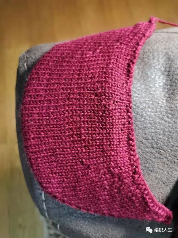 男女老少通用的钩织结合时尚鸭舌帽(有编织图解)