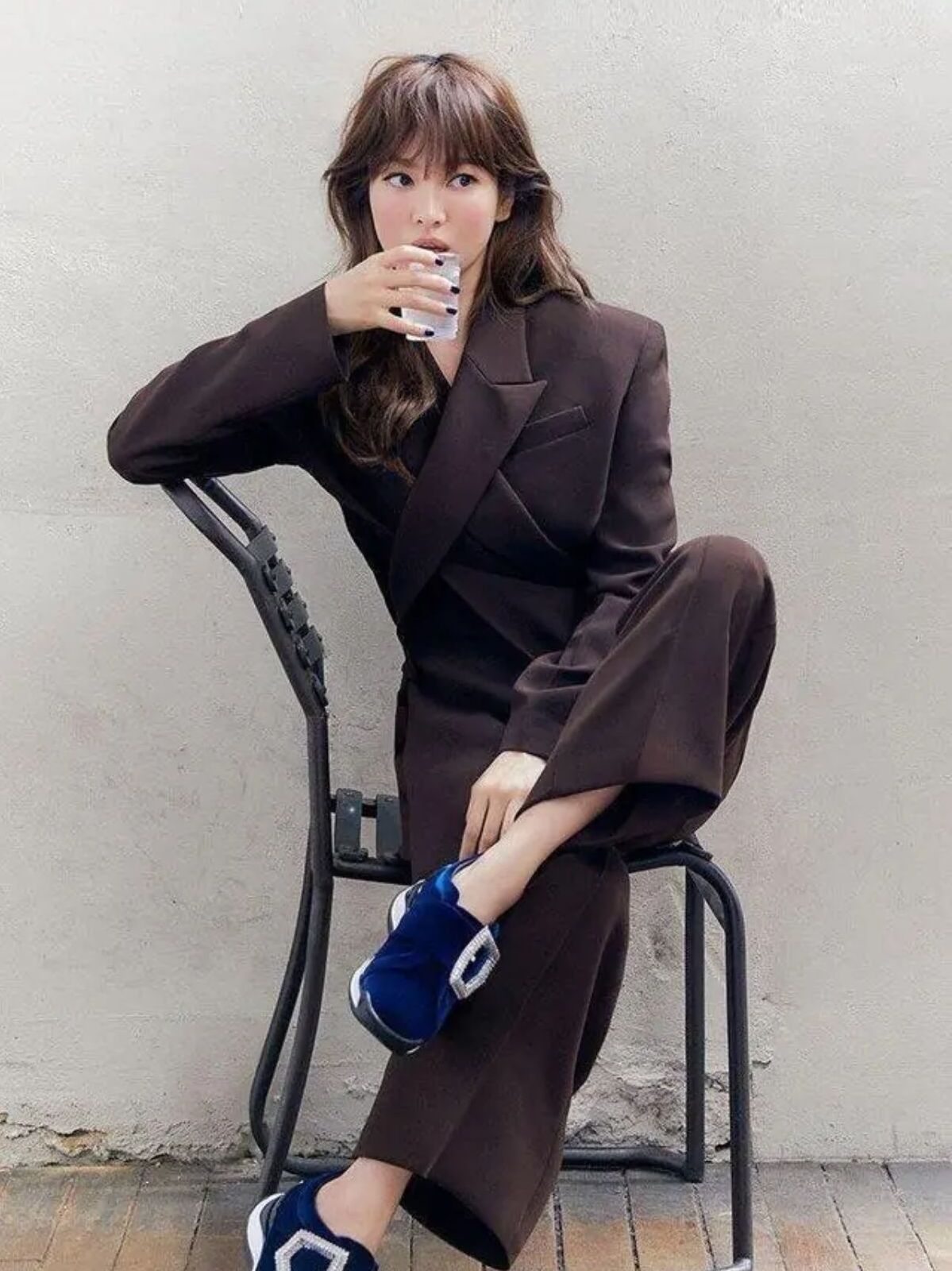 宋慧乔穿西装也有"女人味",不仅干练优雅,还很撩人