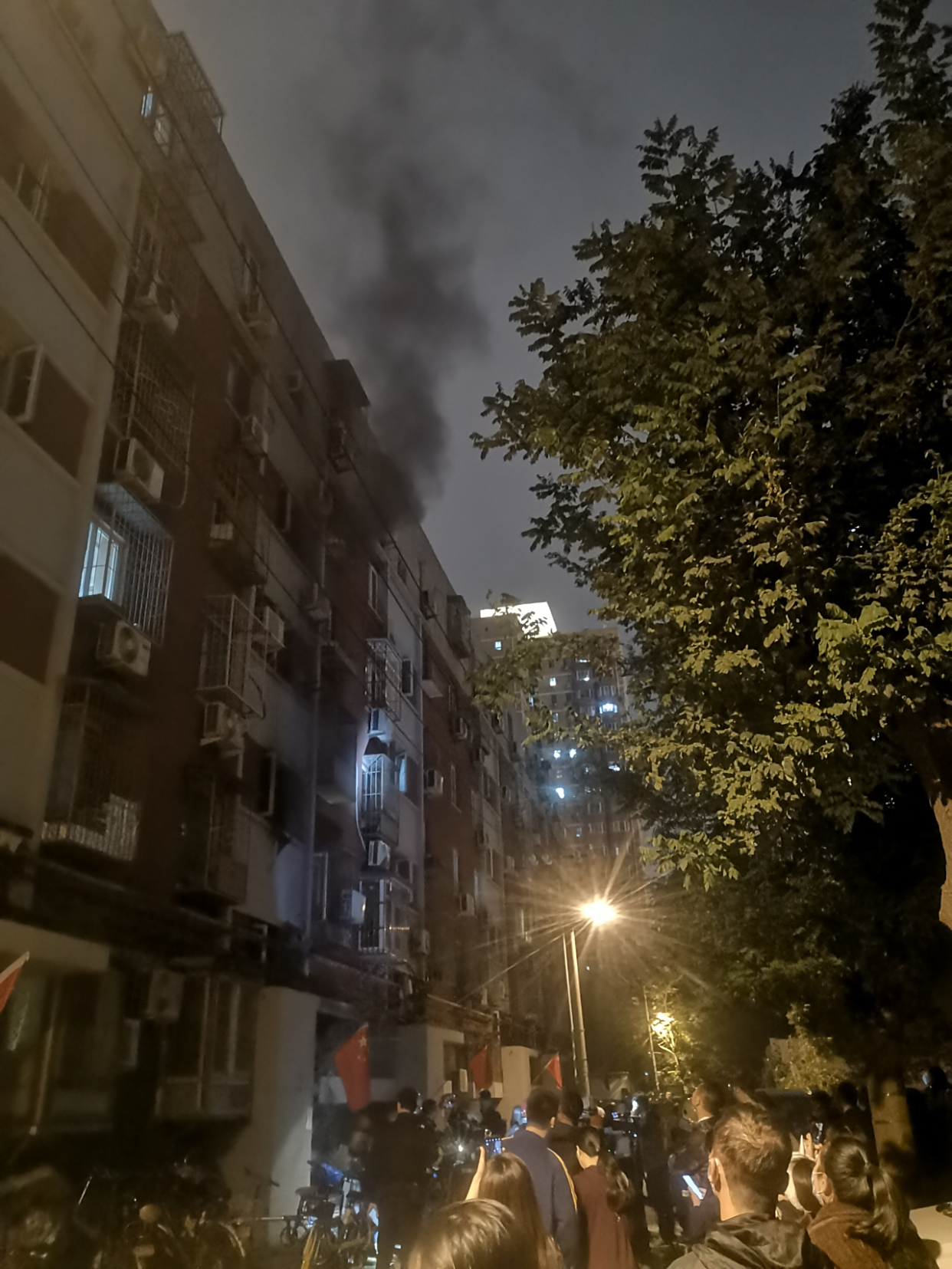 北京市安贞街道安华西里一区22号楼突发火情 暂无人员伤亡