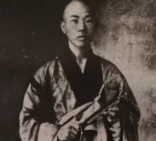 民国"狂僧"苏曼殊:一顿饭吃60个包子,35岁将自己活活撑死