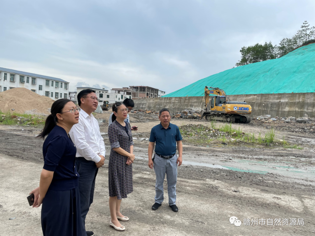市自然资源局党组书记局长邓海鹰赴于都督导地质灾害防治工作
