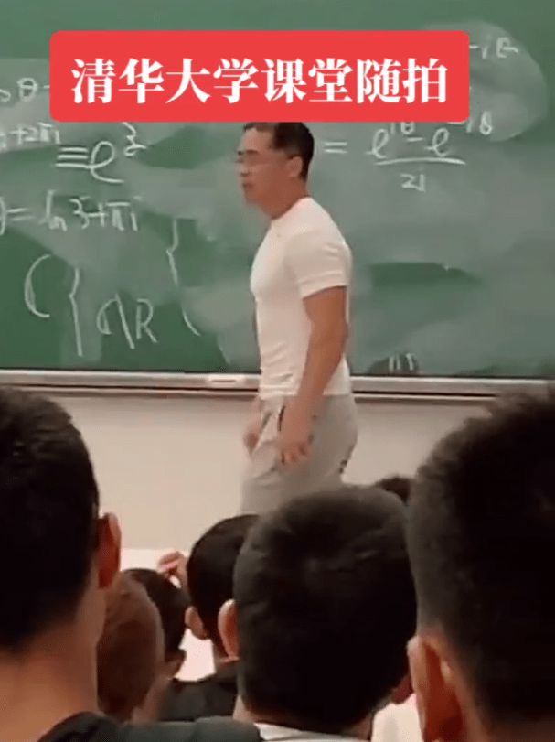 杨幂大伯清华授课被拍,胸肌臂肌凸起太壮硕,一家都是健身达人