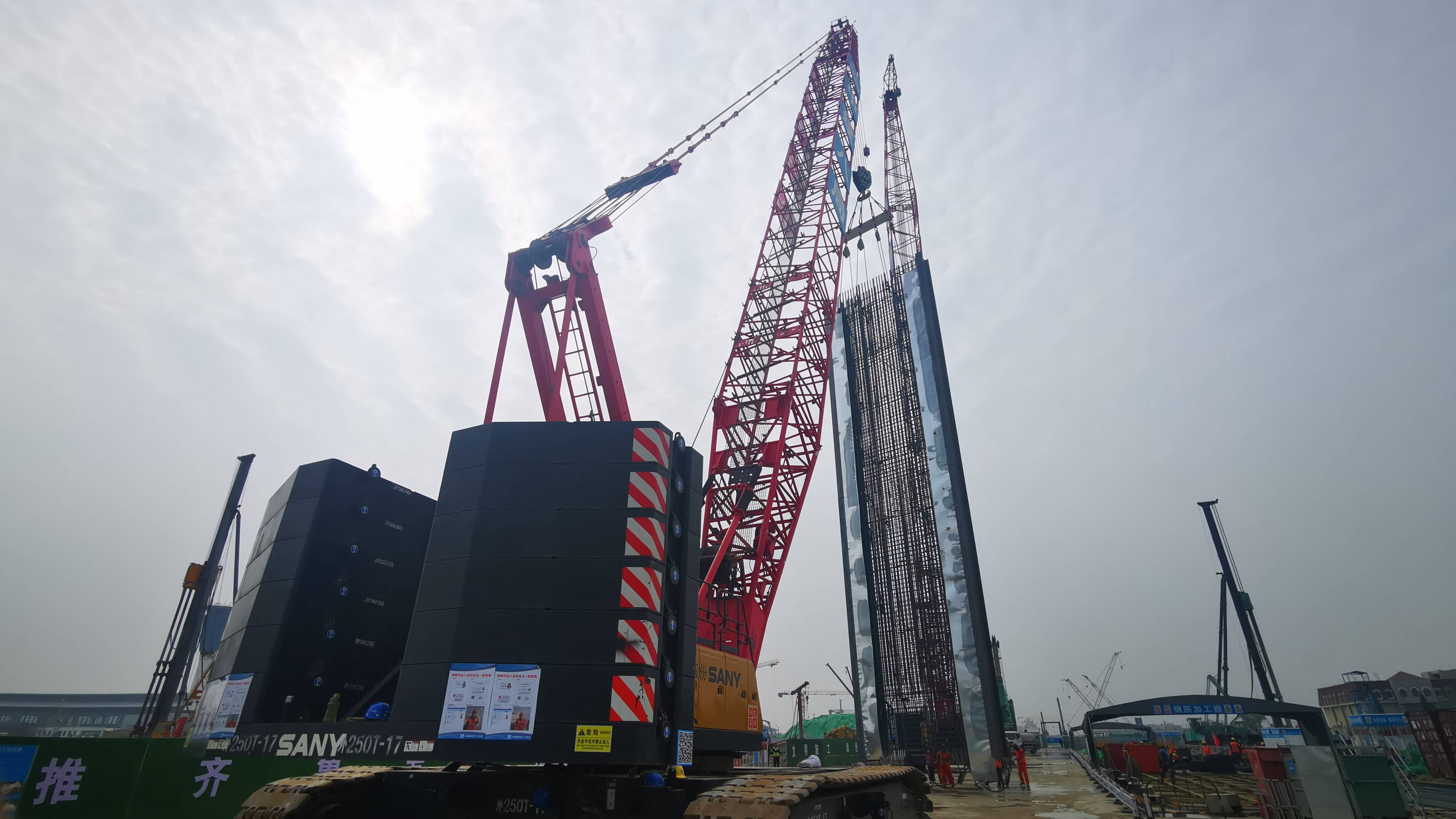 济滨高铁遥墙机场站进入地连墙施工阶段