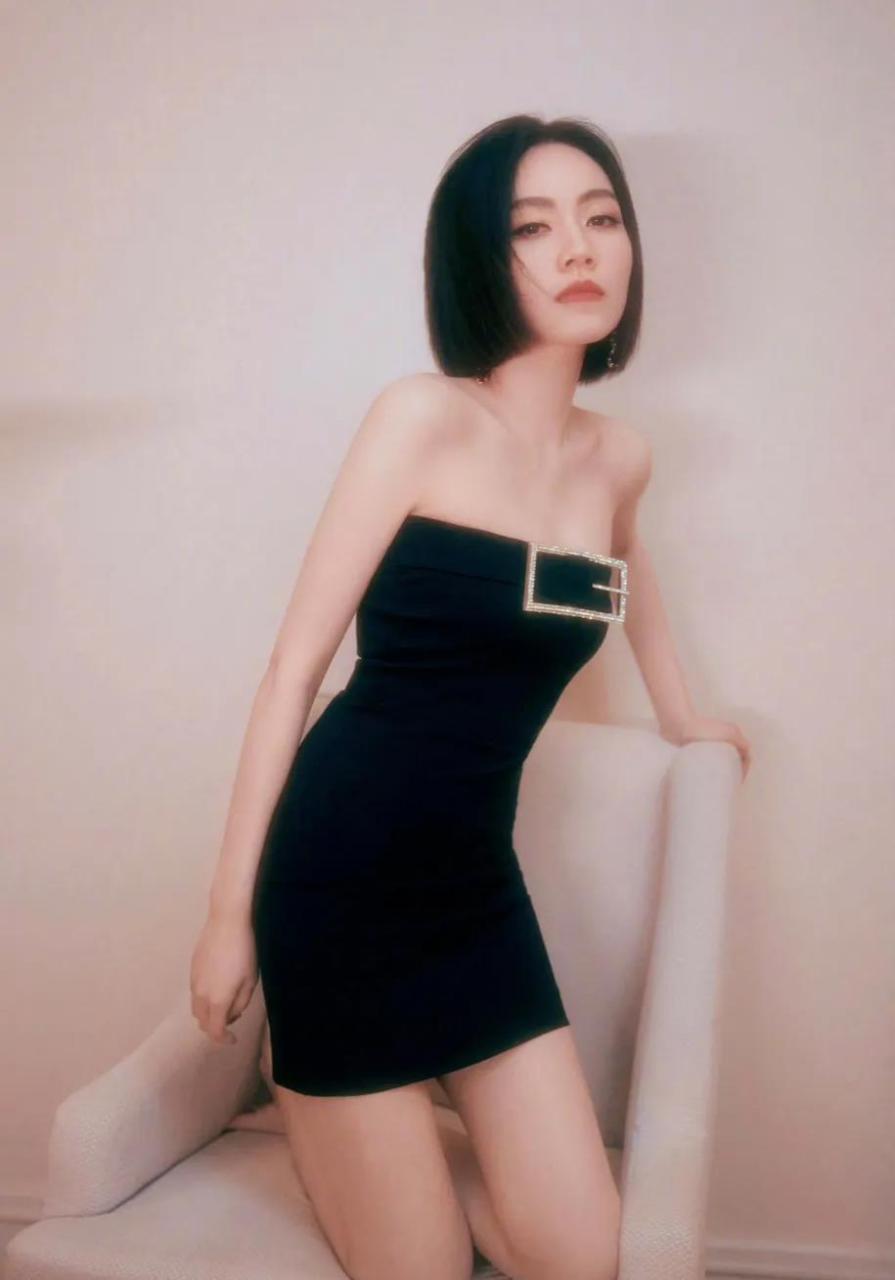 娱乐圈明星有趣瞬间# 歌手刘惜君生日发布超美图集,如我自在,生辰