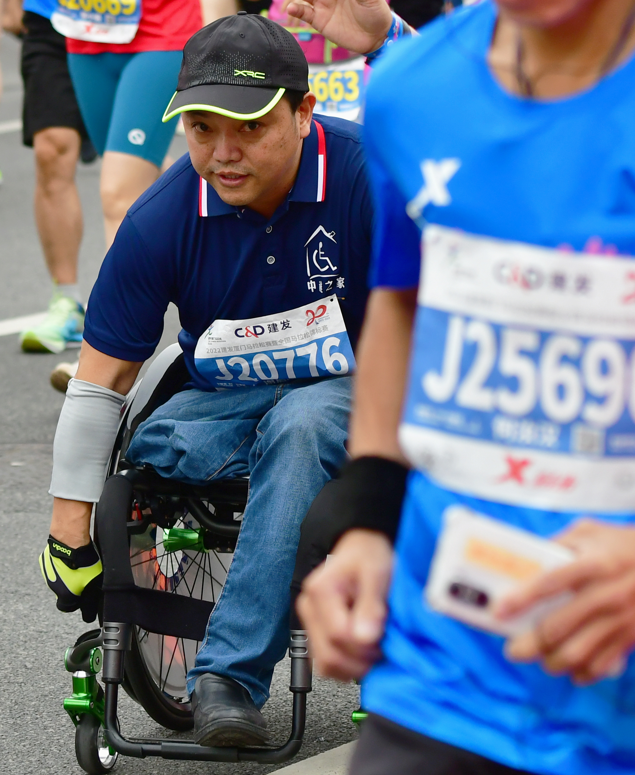 折断翅膀,依然骄傲飞翔——记"轮椅跑者"谢启明