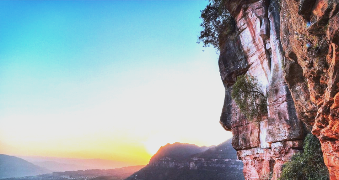 重庆丹霞地貌:红岩秘境中的自然奇迹