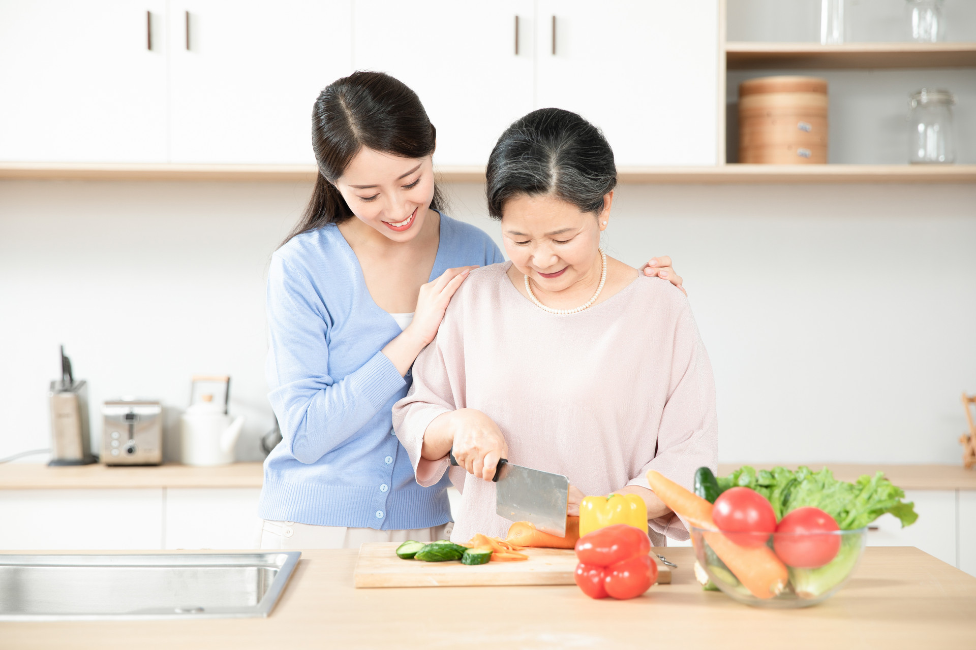 网友们纷纷感慨,这是什么样的运气,遇见了这么好的婆婆,让媳妇秒变