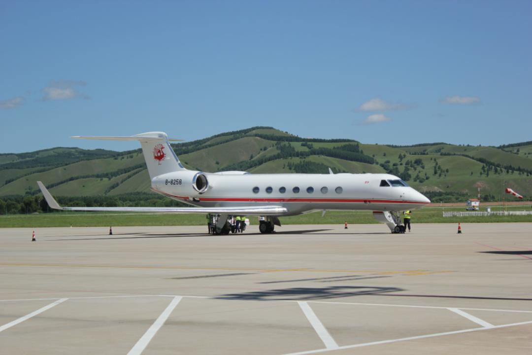 阿尔山机场圆满完成第四届阿尔山校友经济论坛保障工作