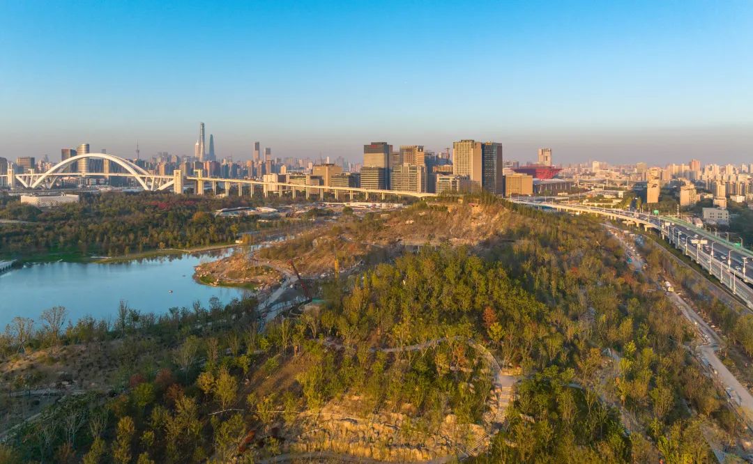 来爬山啊今年上海要长个新山