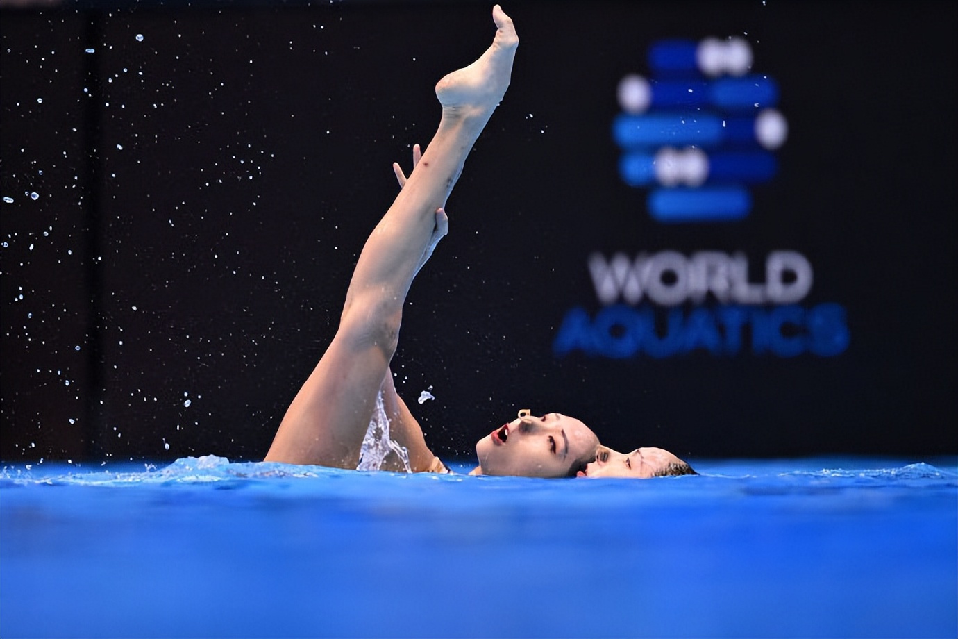 2023世界泳联锦标赛花样游泳女双自由自选:王芊懿和王柳懿获银牌